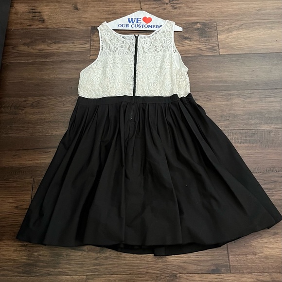 Women’s Plus Size Dress - Picture 2 of 2